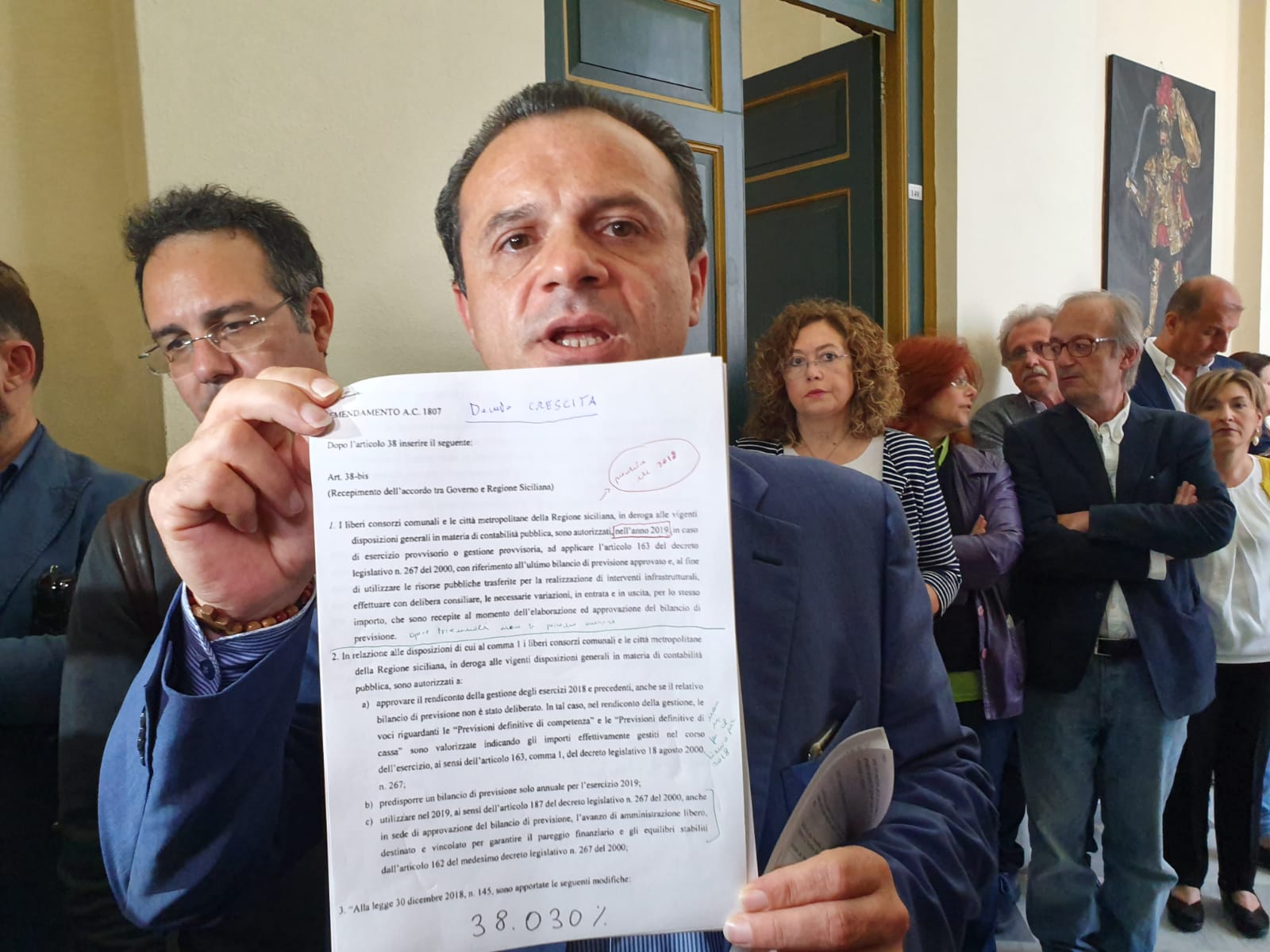 De Luca chiude l’ex Provincia e si barrica in ufficio