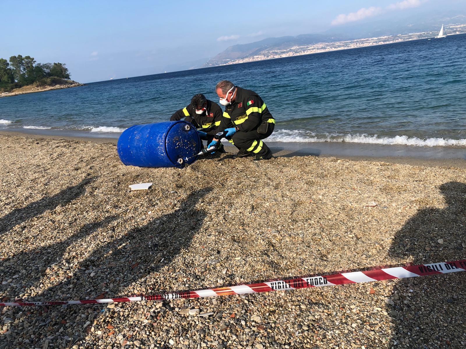 Ritrovato fusto sospetto sulla spiaggia del Ringo