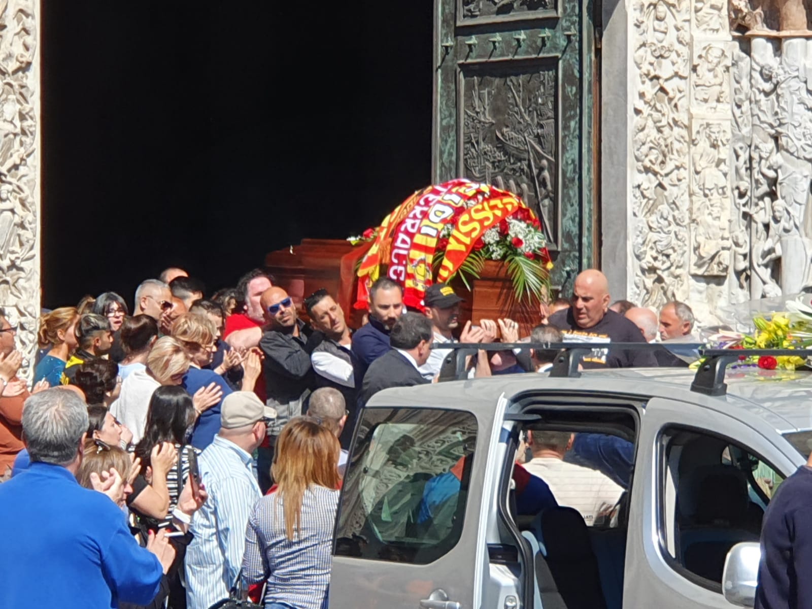 Oggi l'ultimo saluto al capo ultras Santo "Farinella"
