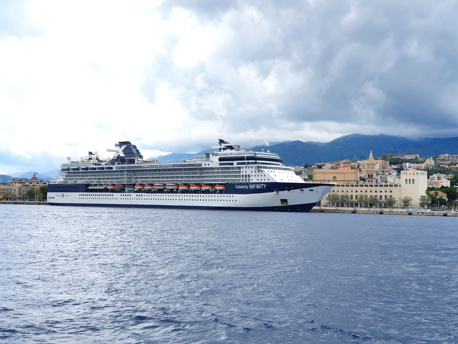 Crociere, le navi MSC tornano nel porto di Messina