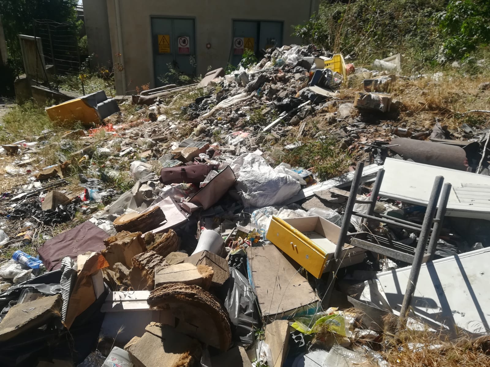 Noe, sigilli a discarica del messinese