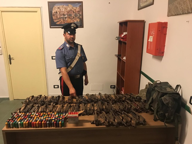 Deteneva illegalmente munizioni e trappole per animali: denunciato 33enne