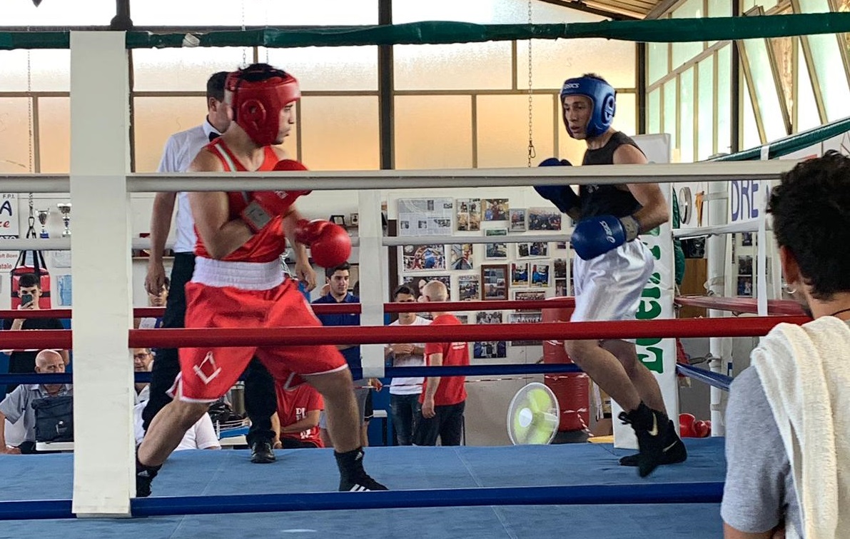 Boxe, De Bella batte Frisone. Rematch il 6 luglio