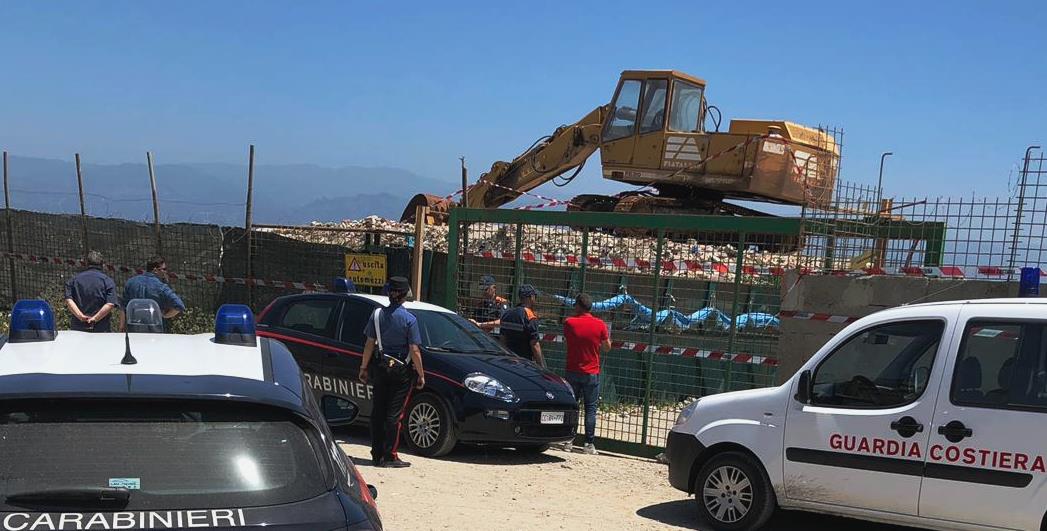 Inquinamento ambientale a Maregrosso, 11 indagati. C’è anche Accorinti