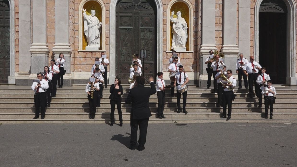 "Esibizione favolosa": il vescovo di Patti "benedice" Flavia e la Cantabanda dei fratelli Marino