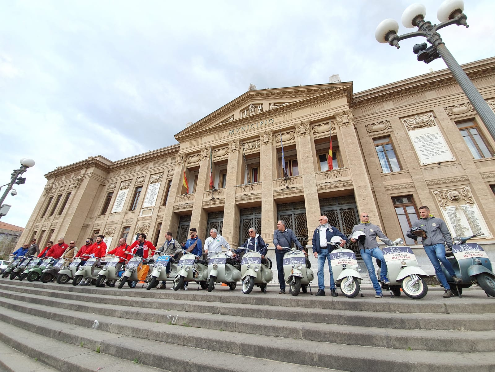 Un corteo di Vespe ha sfilato in città
