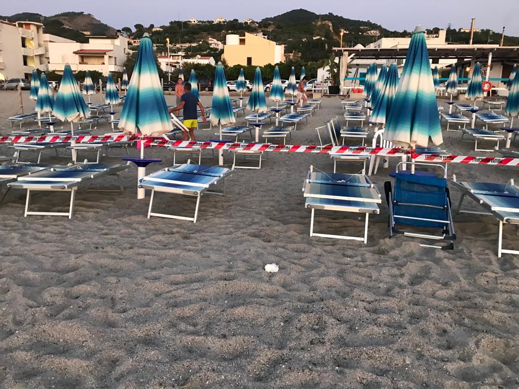 Rodia, sequestrato un lido e denunciato il titolare