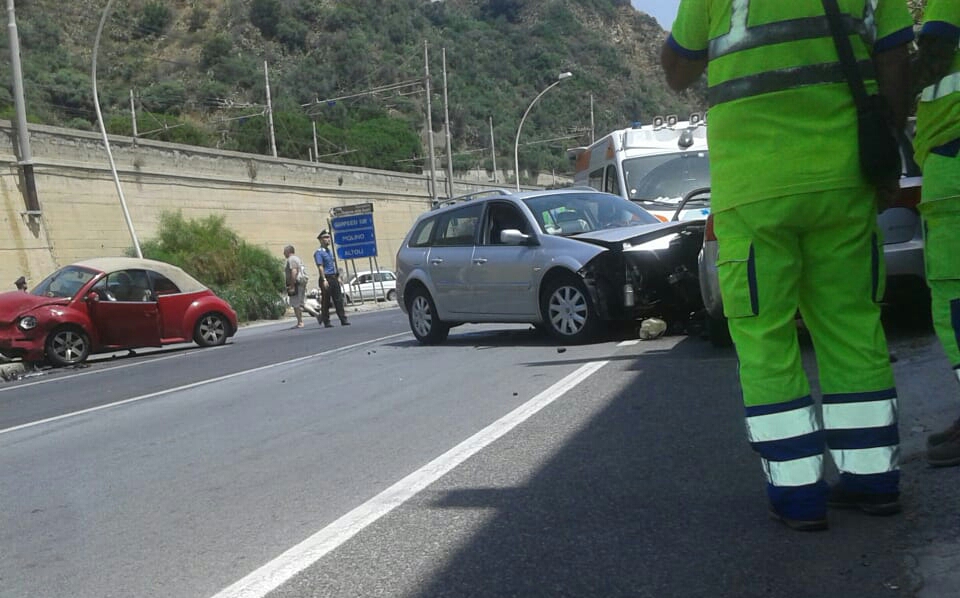 Scontro frontale a Giampilieri, tre feriti