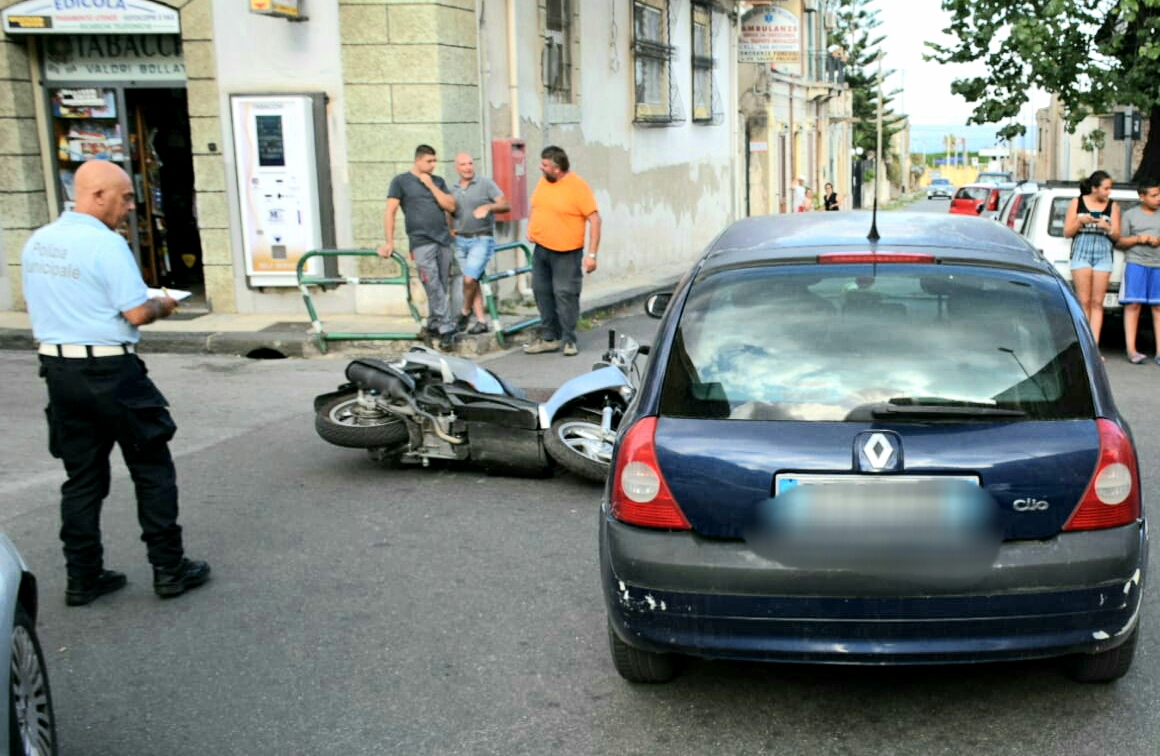 Scontro auto-scooter, due feriti a Tremestieri