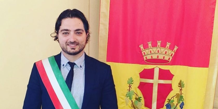 Ex scuole "Foscolo" e "Donato", Laimo: "Emanare bandi speciali per le famiglie occupanti"