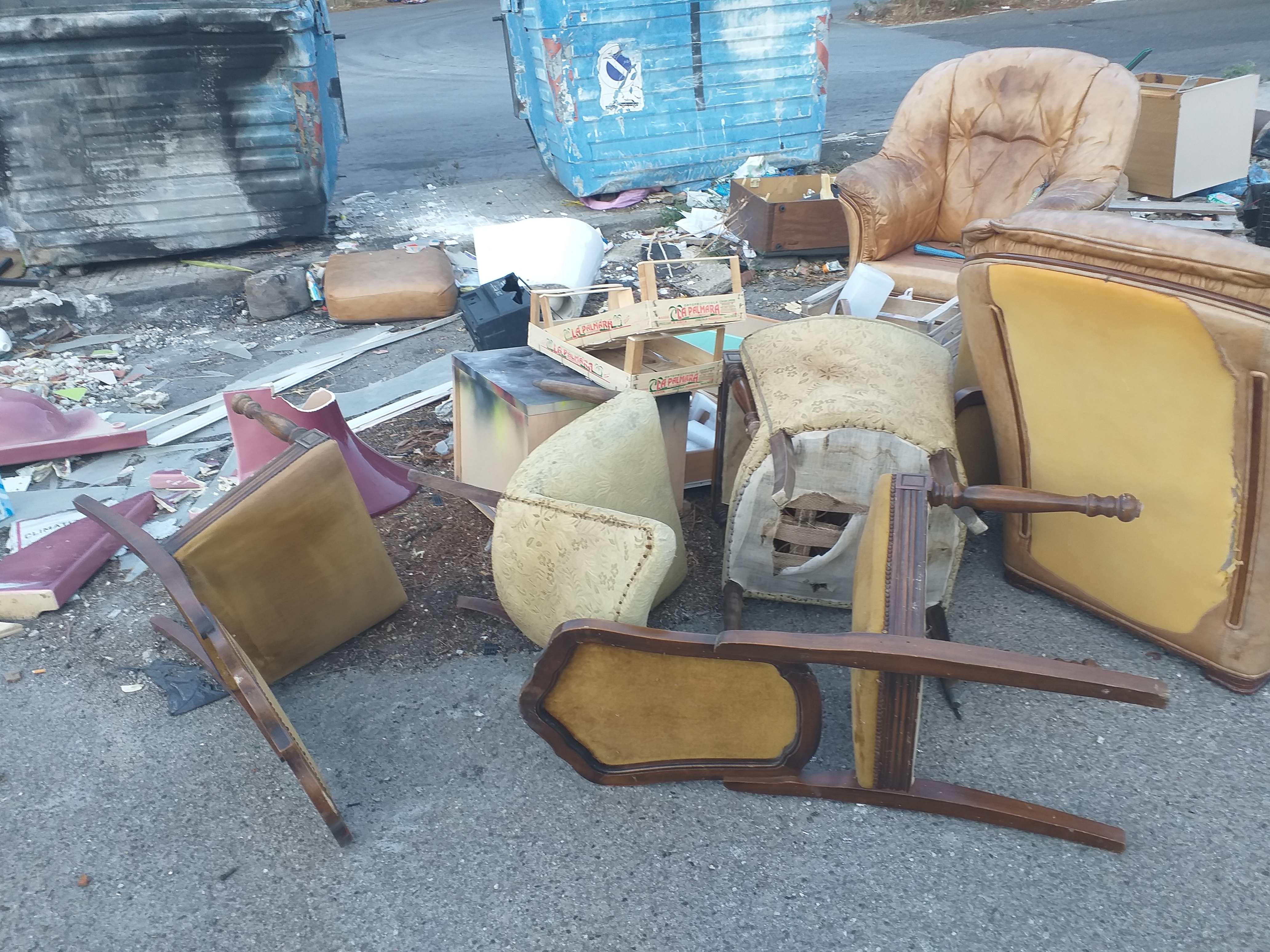 Rifiuti abbandonati a San Licandro: incivile multato grazie ai residenti