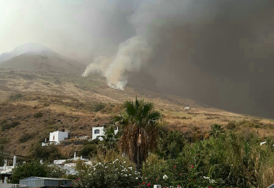 Lo Stromboli si ripete: gran boato e nuova eruzione