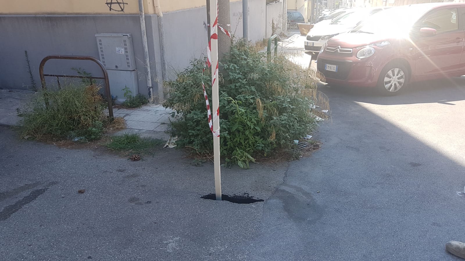 Cede il manto in via Brasile, l'allarme di Laimo: "A rischio l'intera area"