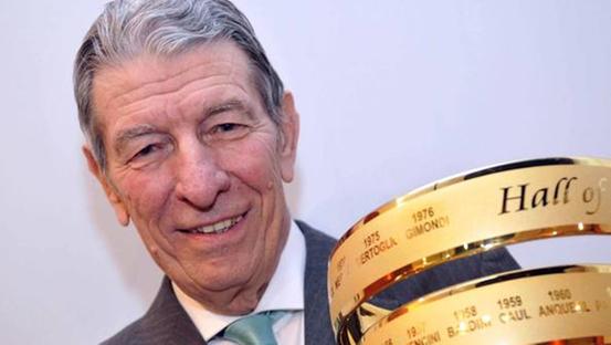 Feretro di Gimondi in viaggio verso la Lombardia