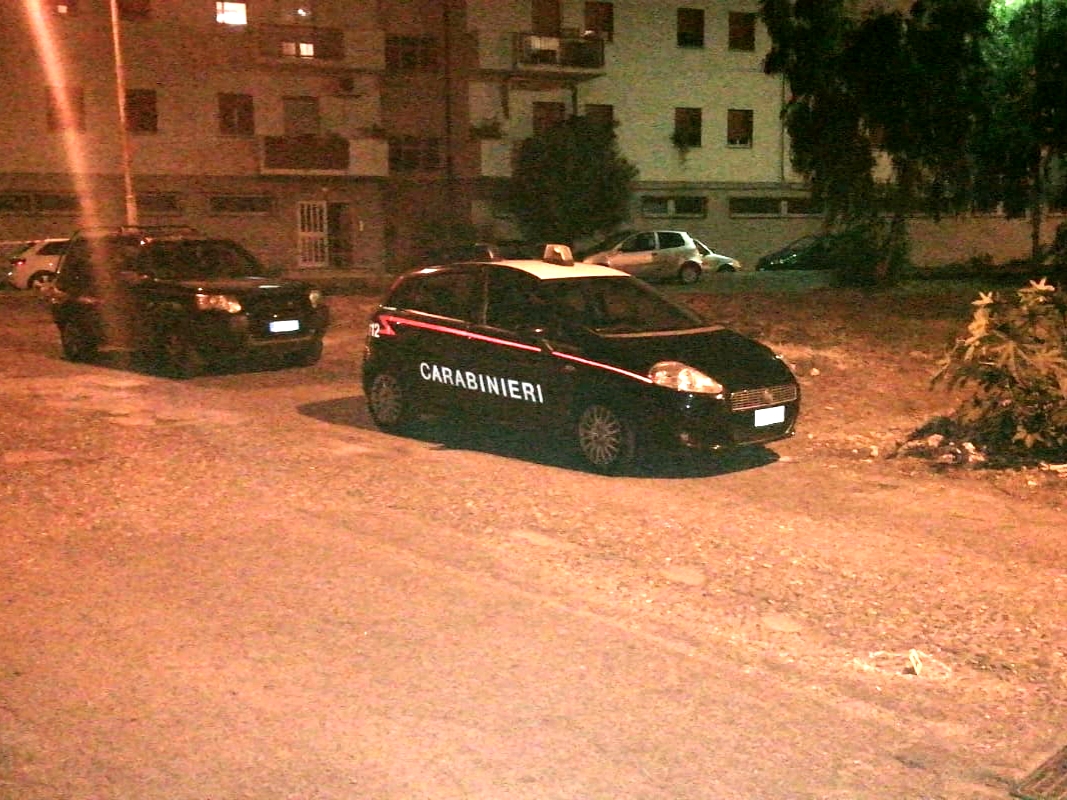 Sparatoria in piazza, ferito con due fucilate 46enne