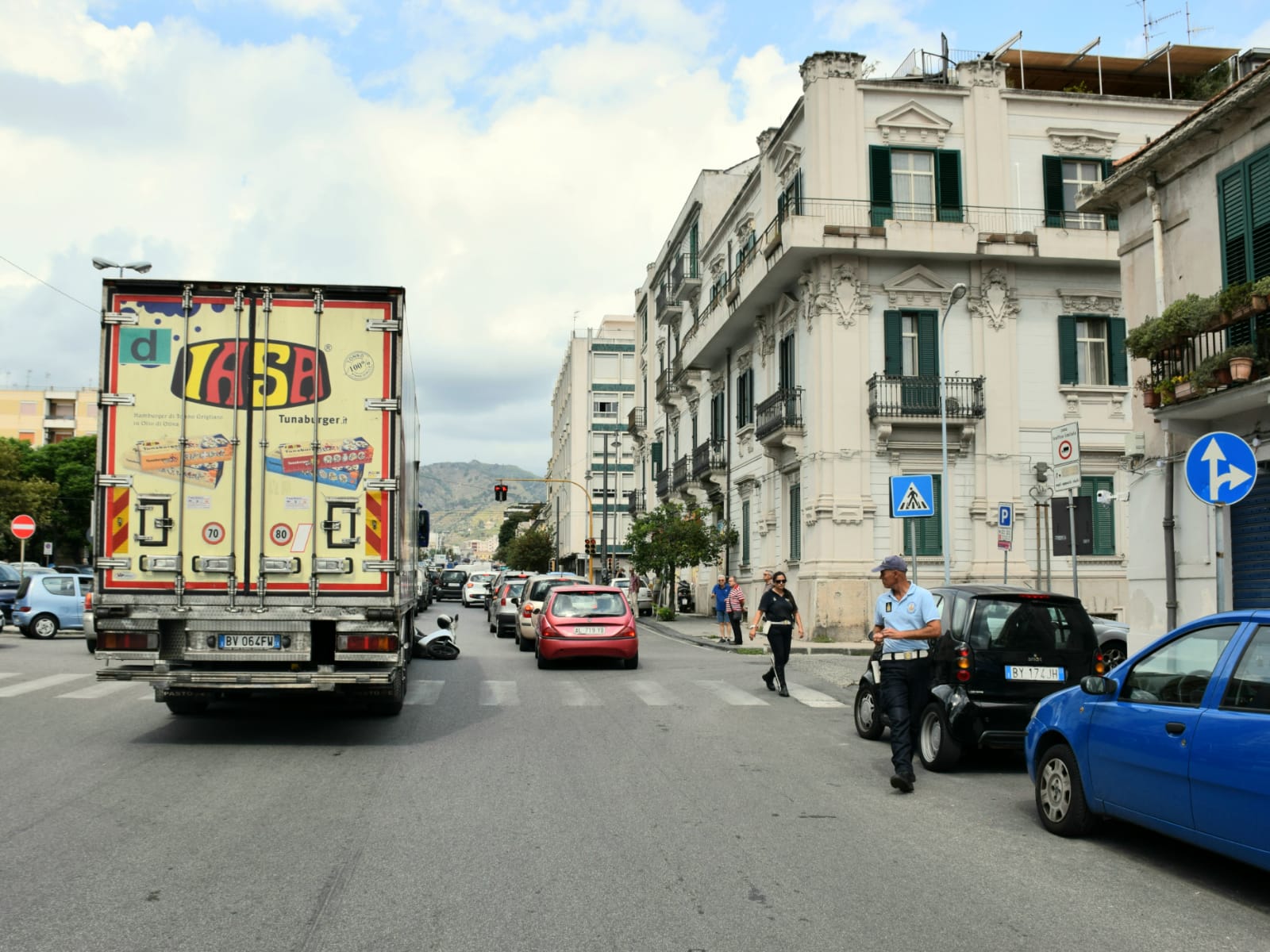 Viale Europa, provvedimenti viari per realizzare i parcheggi a raso