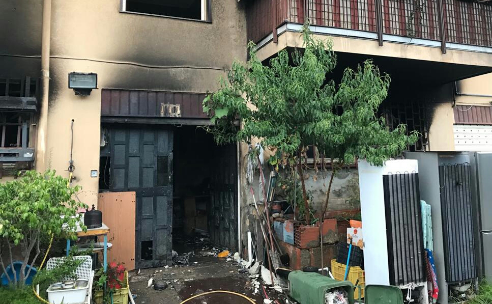 San Filippo Superiore, esplosione in officina danneggia palazzo