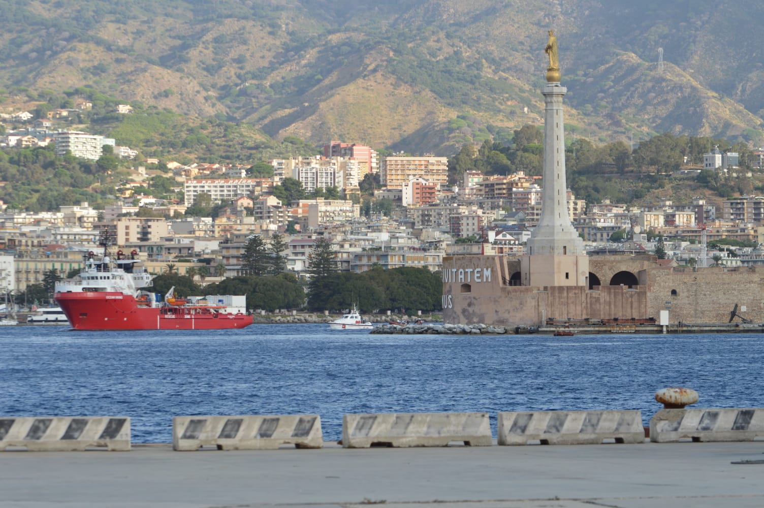 Ocean Viking a Messina, sbarcati  182 migranti