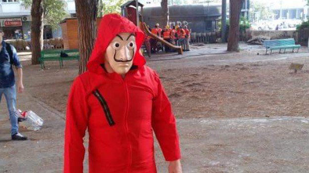 De Luca a Magalli: "Il travestimento era solo uno scherzo"