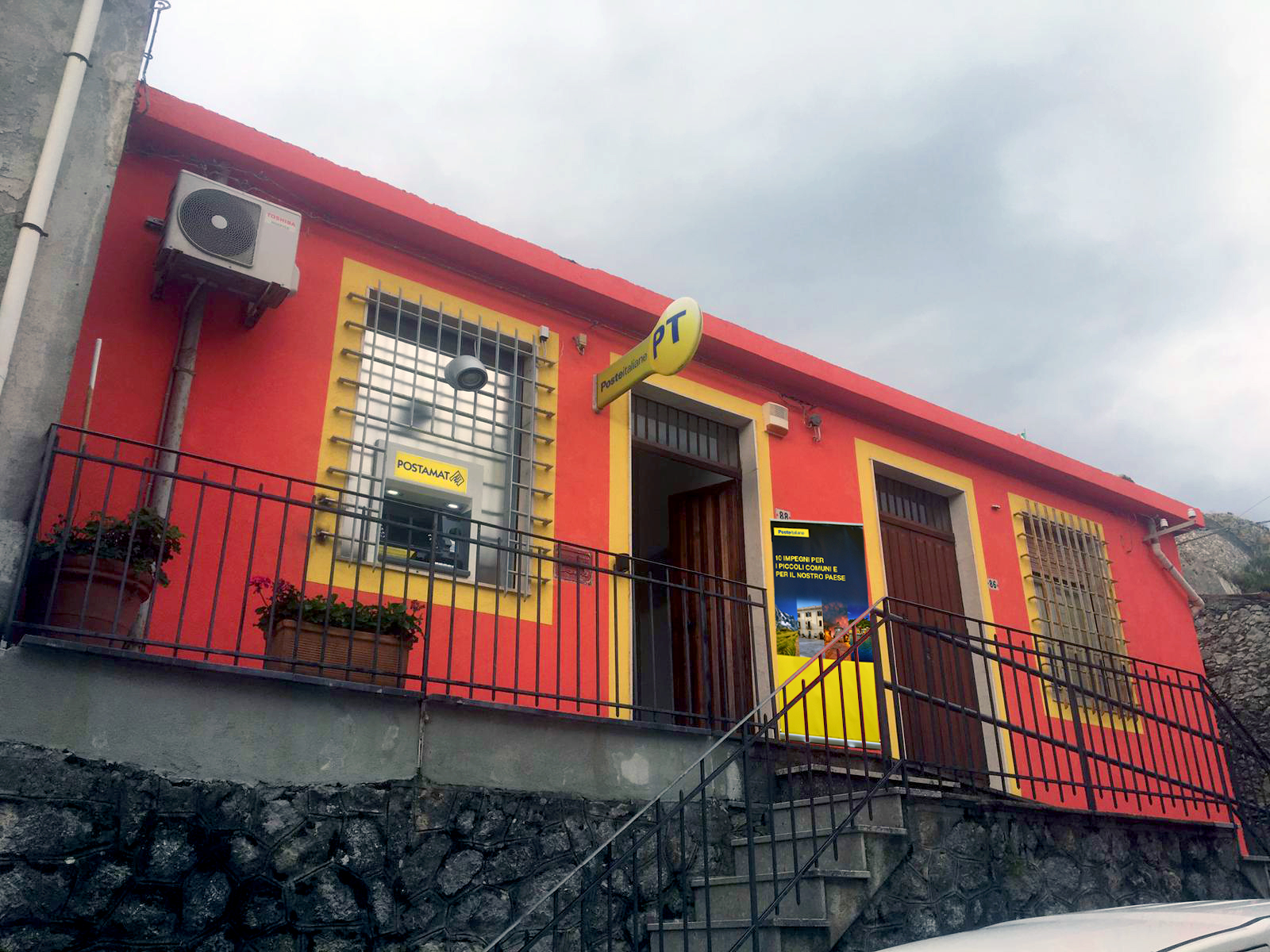 Roccafiorita avrà un Postamat, Poste Italiane investono nel più piccolo comune d'Italia