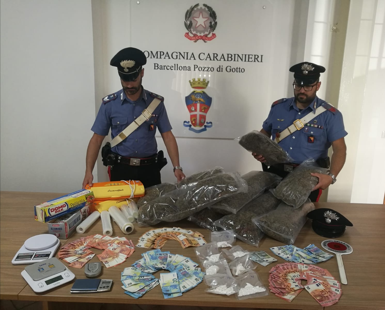 Rometta: sequestrati 8 chili di marijuana, 55enne in carcere