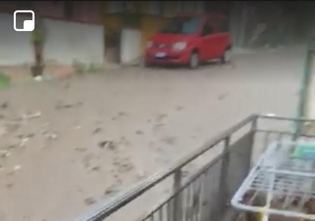 Straripa il torrente San Michele, panico a Ritiro