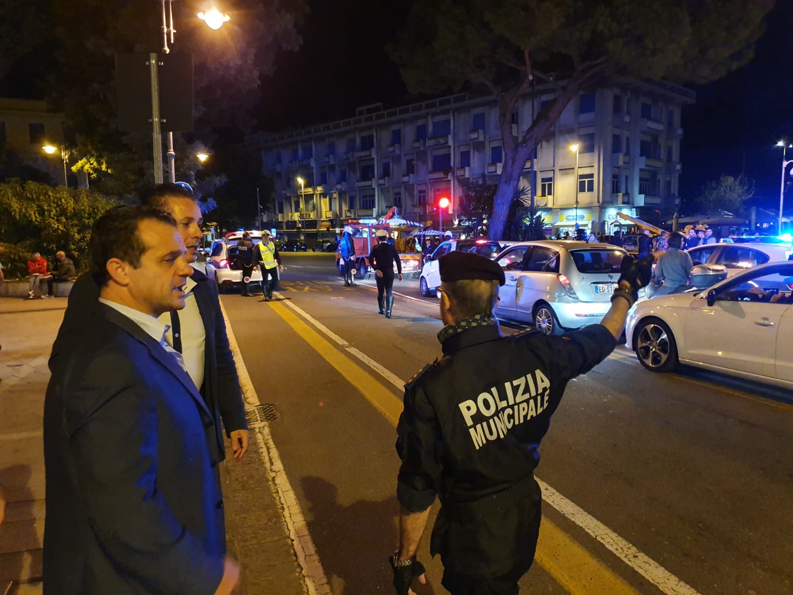 Blitz notturno interforze: raffica di verbali con De Luca in prima linea