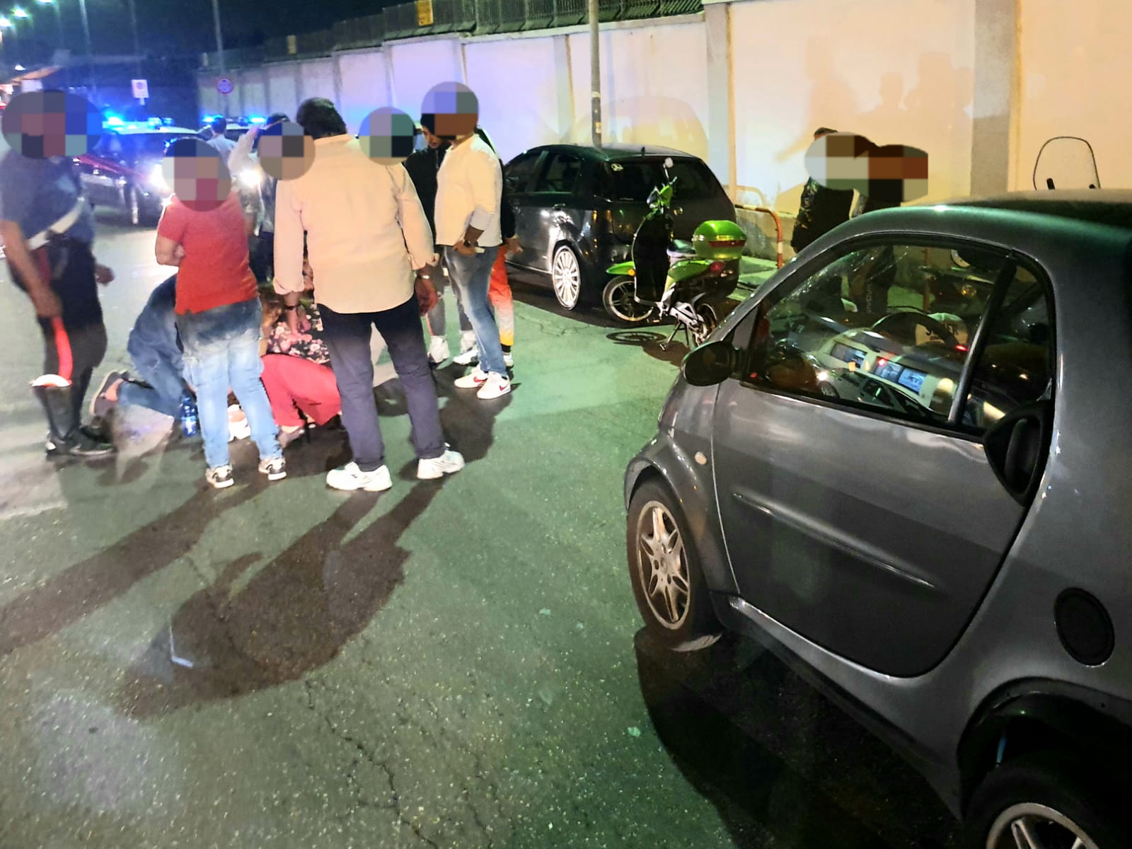 Largo La Rosa, pedone travolto da una Smart