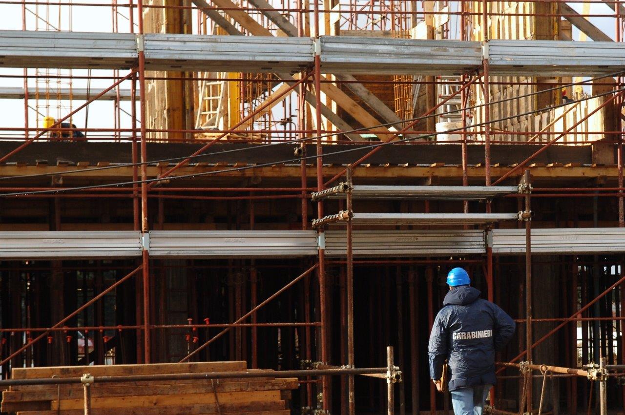 Blitz in un cantiere del Messinese: scattano 2 denunce