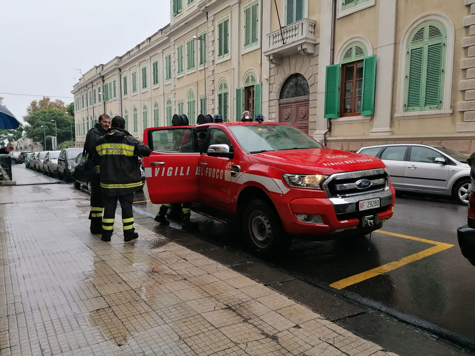 Perdita copiosa da una casa abitata da un'anziana: si teme il peggio per lei