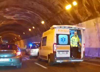 Tangenziale, lunghe code a causa di un tamponamento a catena