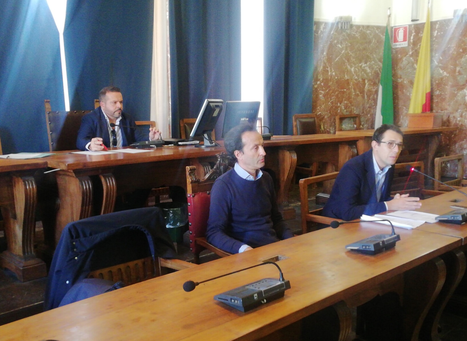 Via Cesare Battisti e Corso Cavour, si discute per reinstallare i cordoli spartitraffico