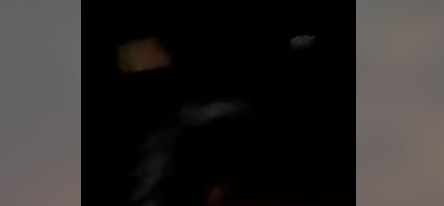 Insulta il sindaco e lancia l'immondizia dal balcone: identificato