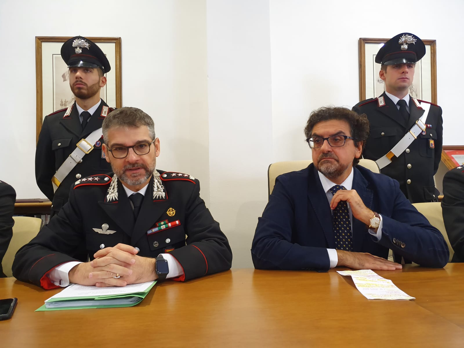 Spaccio davanti alle scuole, 6 arresti