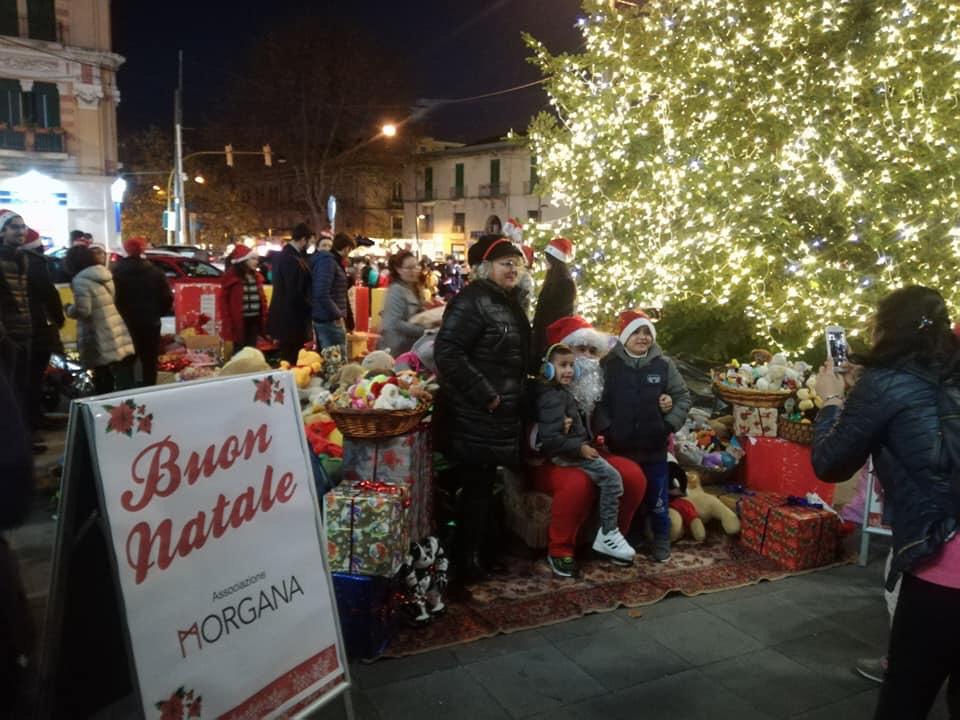 Natale solidale, Babbo Natale donerà regali a piazza Cairoli