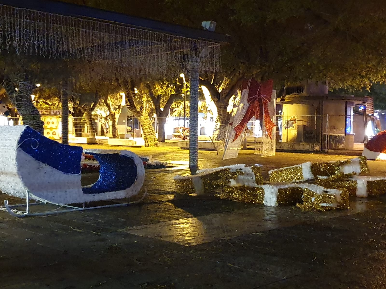 Il vento fa paura: devastato il Giardino delle luci