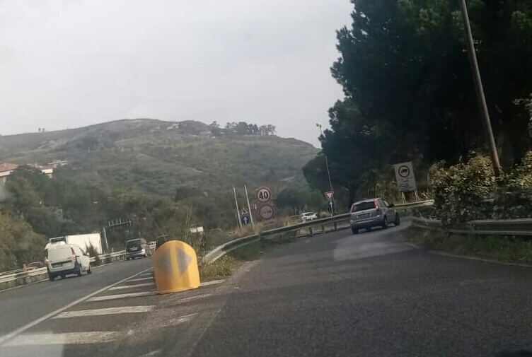 Tangenziale, lo svincolo di Gazzi perde il cartello