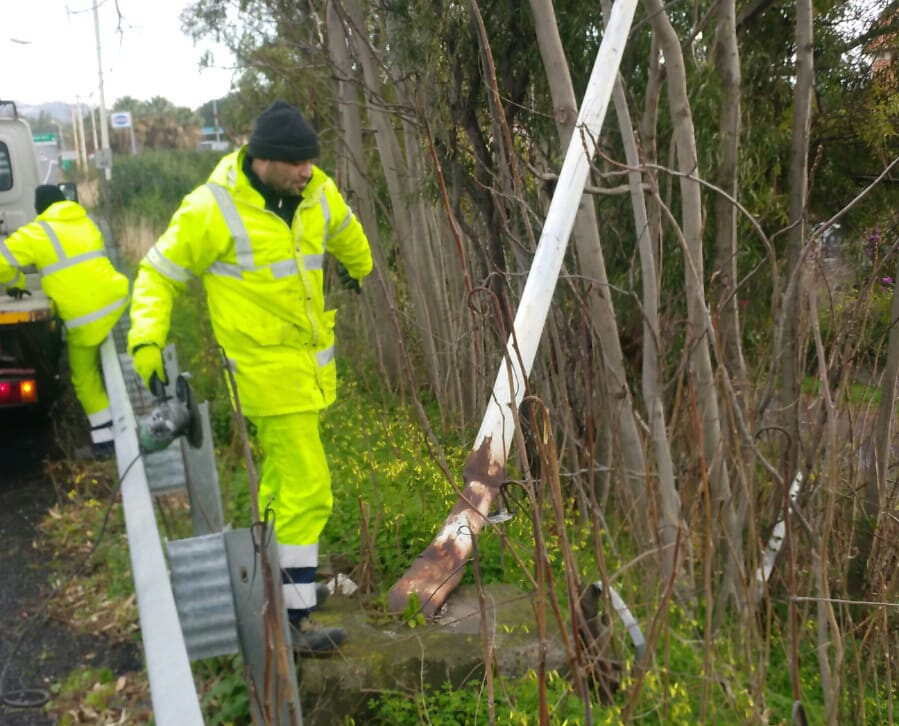 A18: rimosso il palo pericolante a Giardini