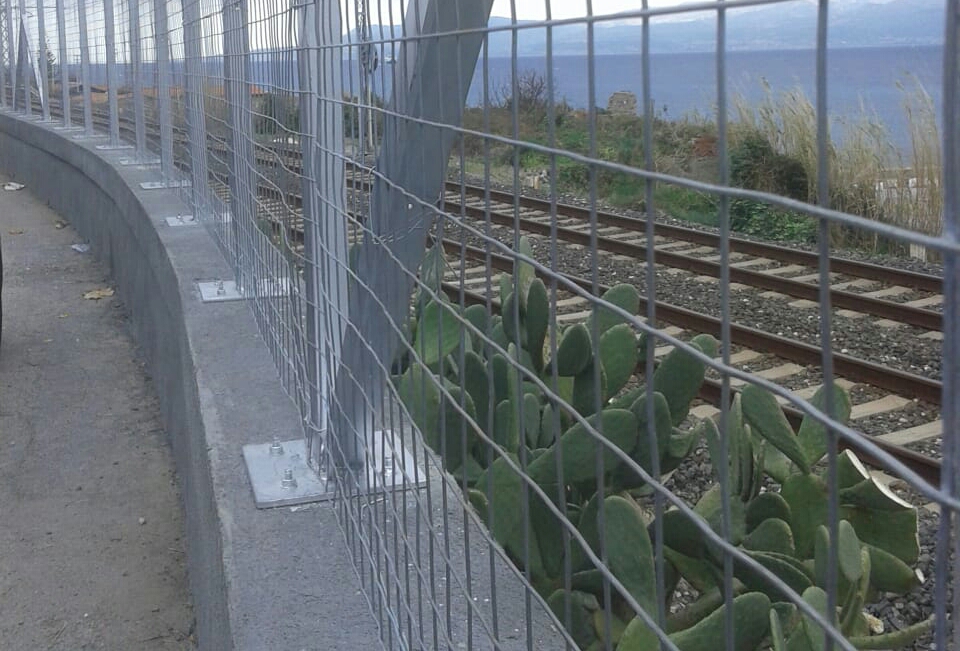 Tremestieri: ripristinata l'inferriata abbattuta dal vento