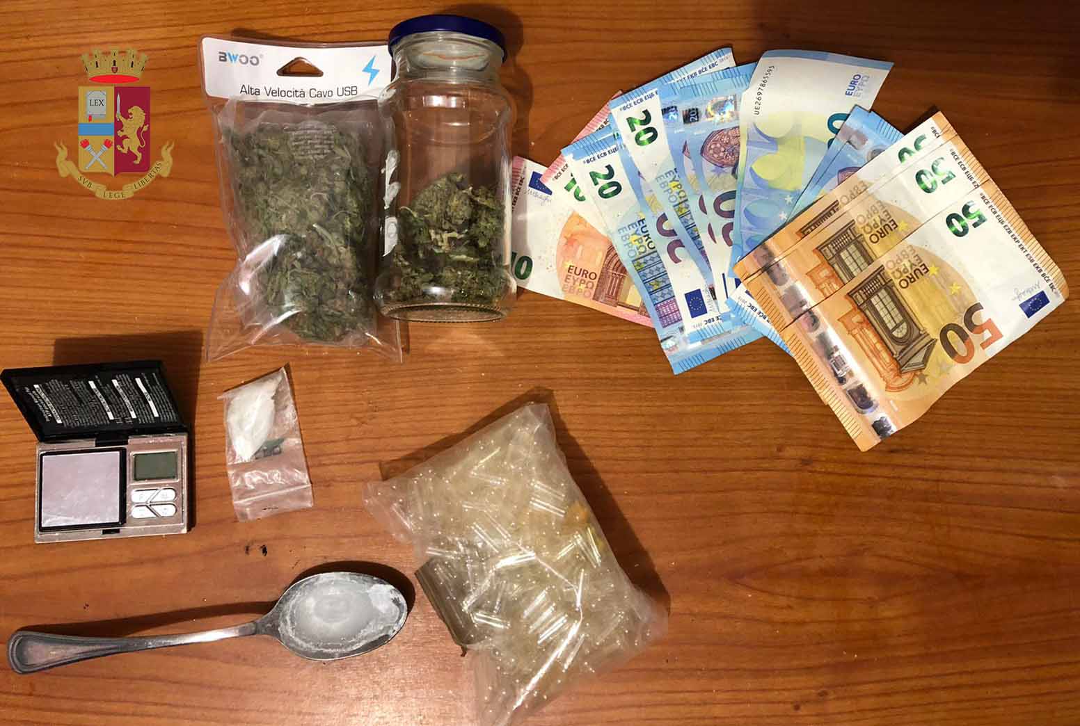 Marijuana in casa: 28enne finisce in manette