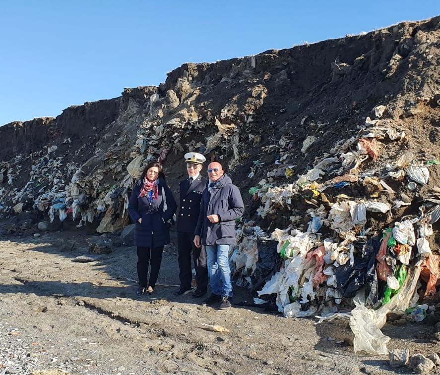 Discarica abusiva sul litorale di Milazzo, senatrice Floridia (M5S): "Situazione gravissima"
