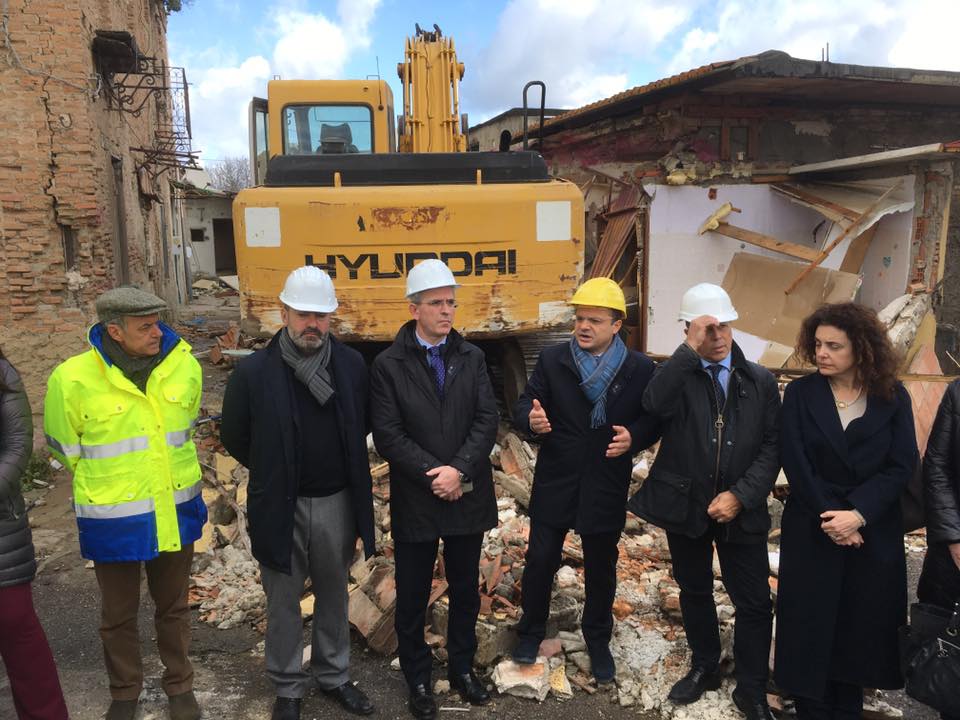 Case D'Arrigo, avviata la demolizione