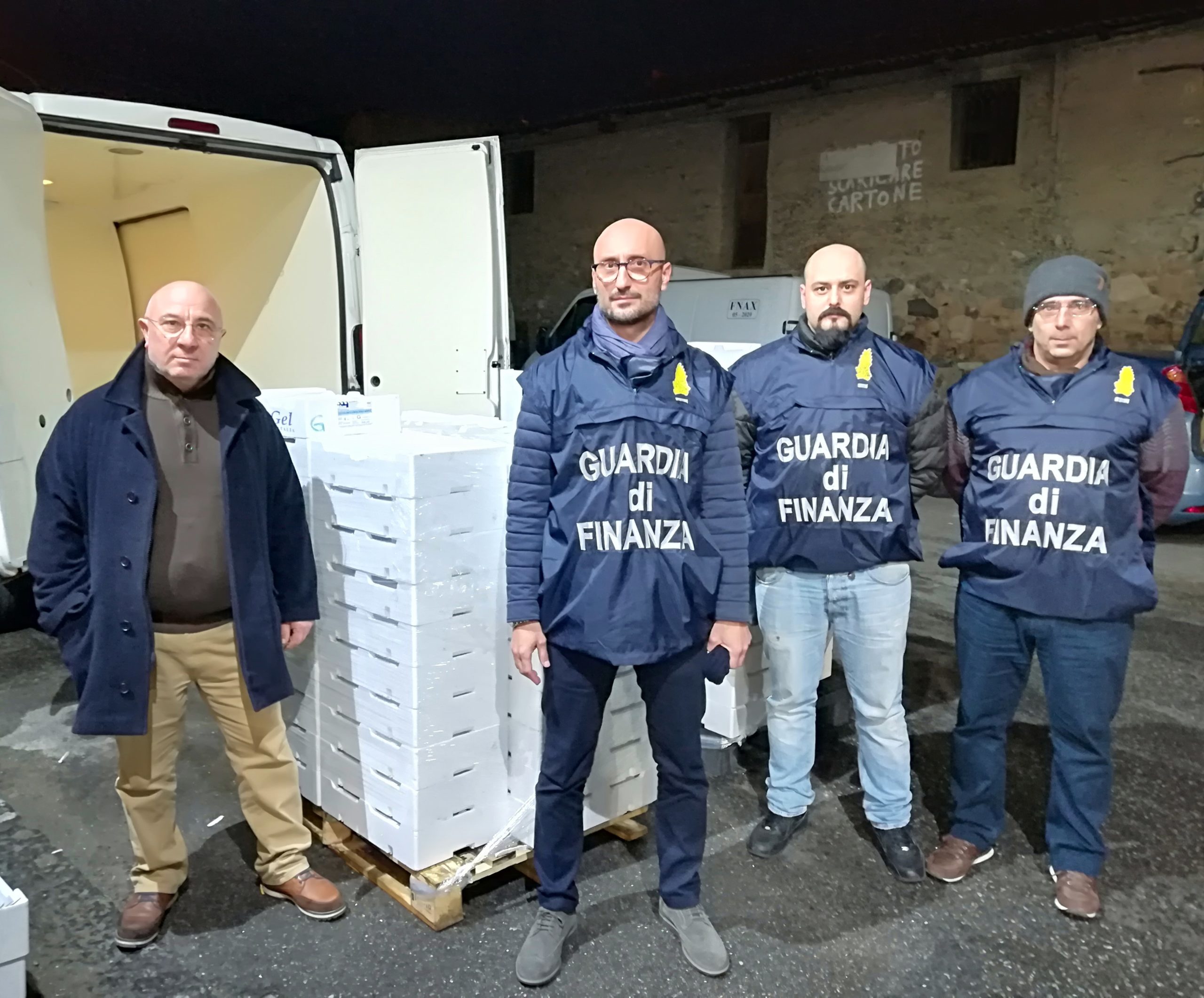 Sequestrati 700 kg di novellame a Messina: multe salate per il responsabile