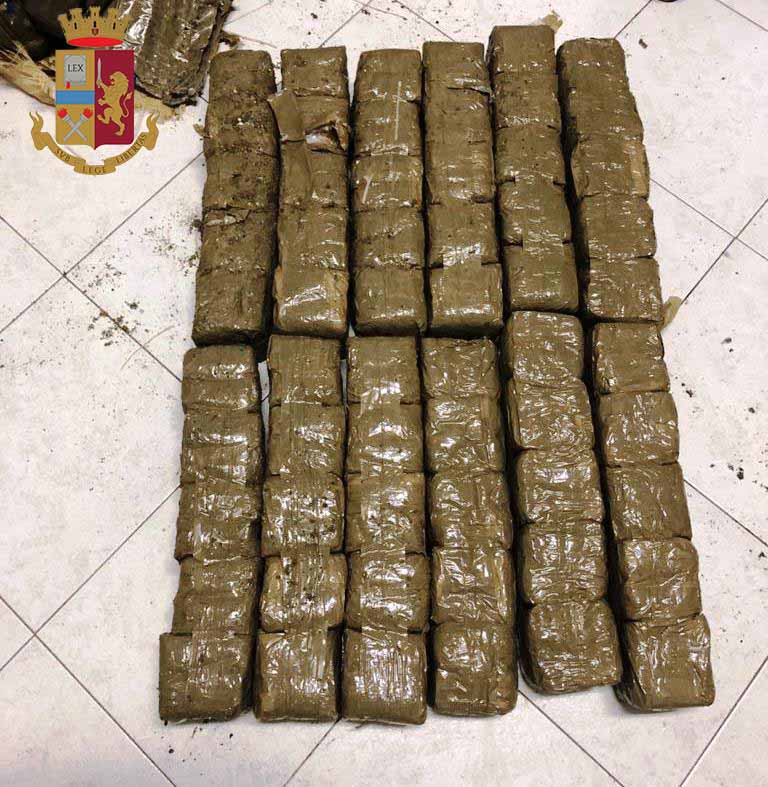 Capo d’Orlando, rinvenuti sul litorale 38 kg di hashish
