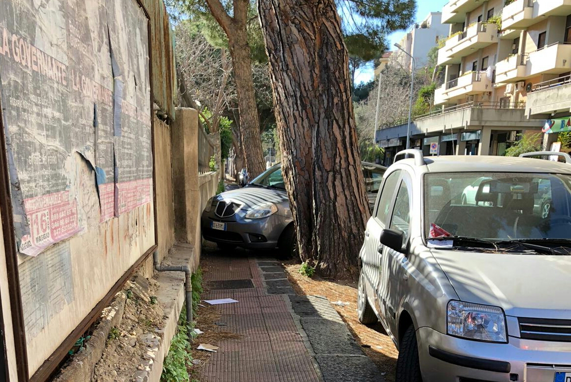 Parcheggio selvaggio, inciviltà senza limiti ed i vigili urbani?