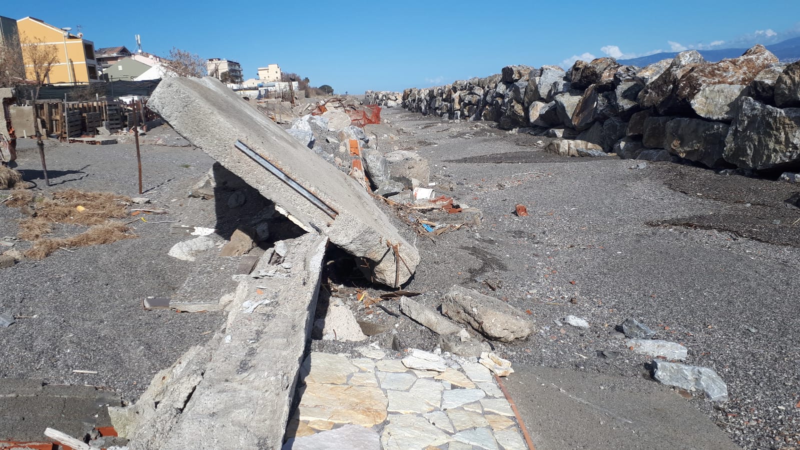 Erosione costiera, Sos all'Ars del comitato “Salviamo Galati Marina”
