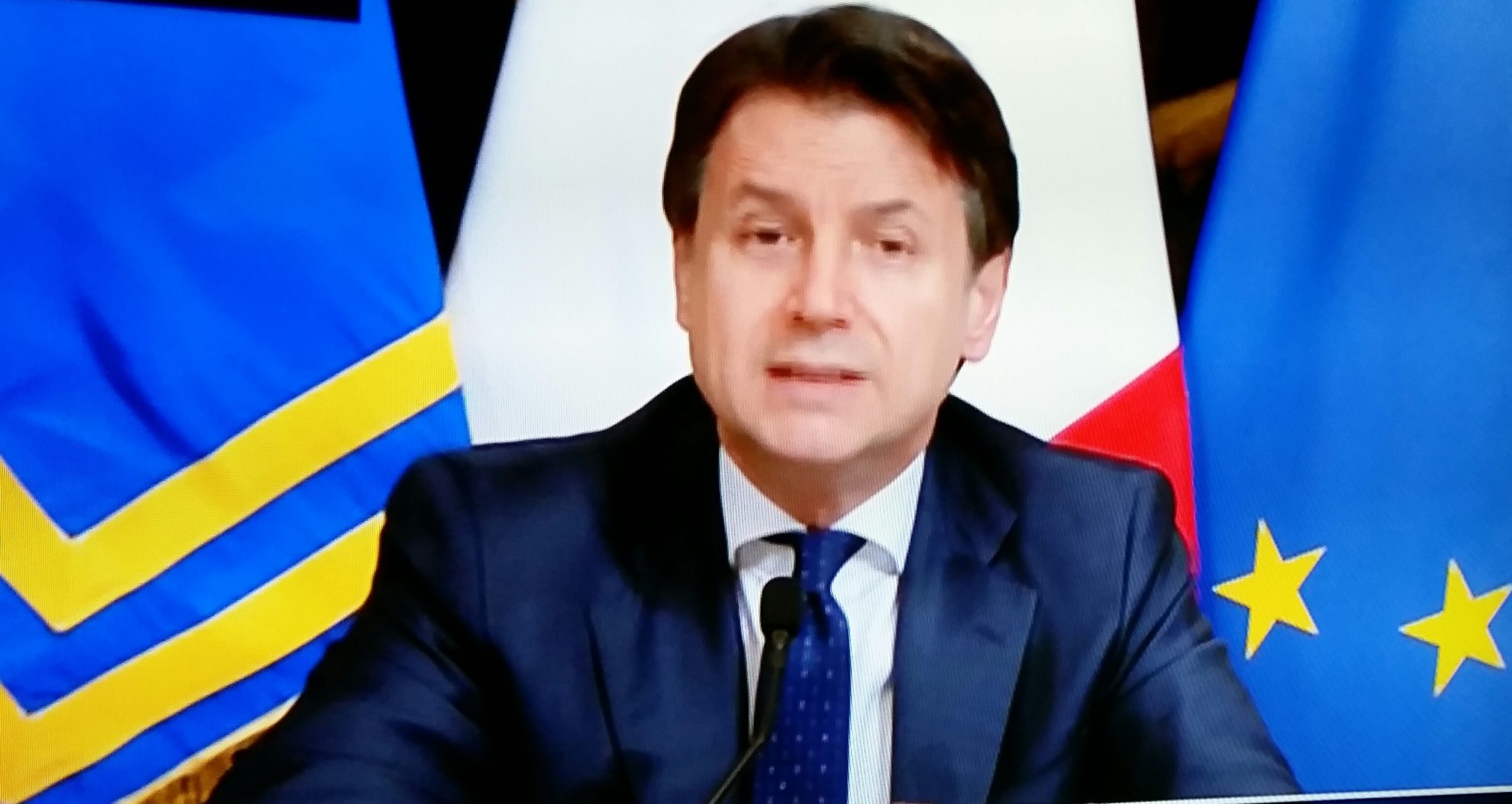 Conte chiude l'Italia: "Garantiti solo servizi essenziali"