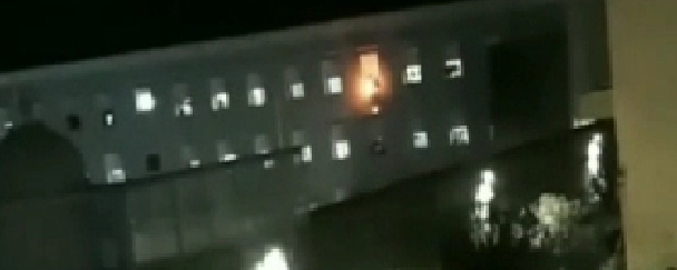 Lenzuola bruciate e imprecazioni, detenuti in rivolta a Catania