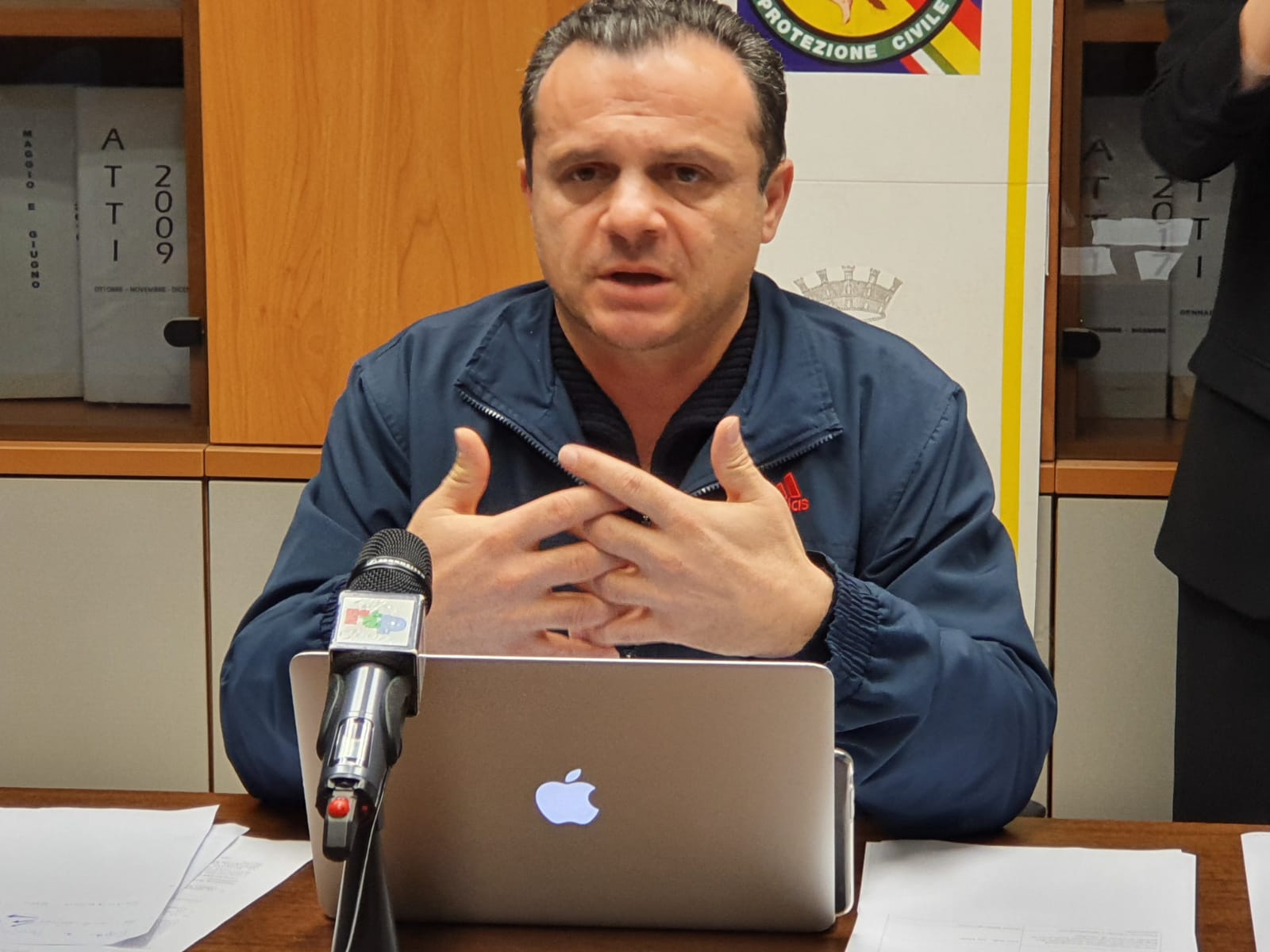 Musumeci chiude i supermarket il 25 e il 26, De Luca: “Evitare due giorni di stop”