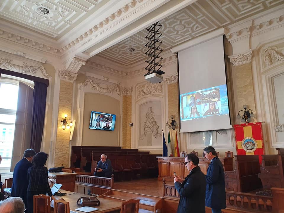 Coronavirus, oggi la prima seduta di laurea a distanza, domani la prima lezione online